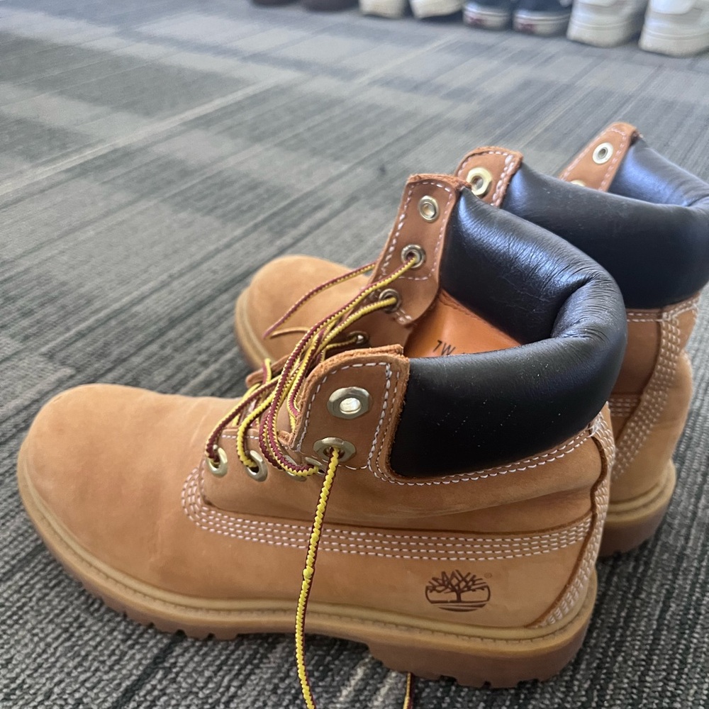 US 7.5 Timberland boots